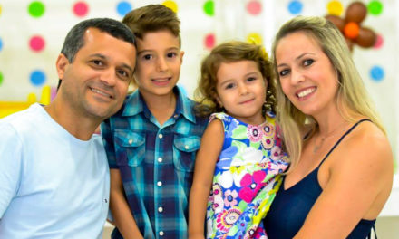 Carrador trabalha em jornal diário